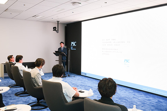 写真01_05: パートナー会を実施。