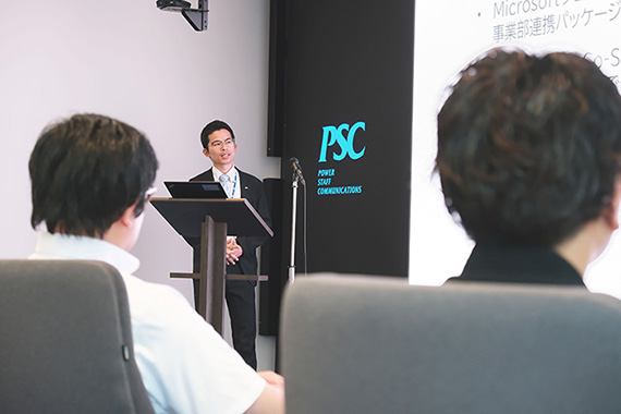 写真01_08: パートナー会を実施。
