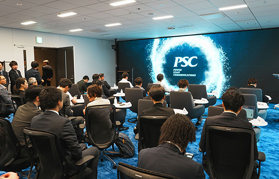 写真01_09: パートナー会を実施。