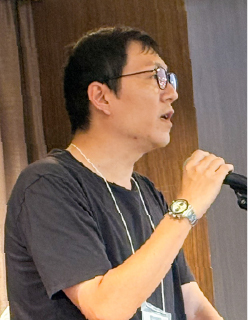 写真02: Outsourcing 事業部コミュニケーションMTGを実施。