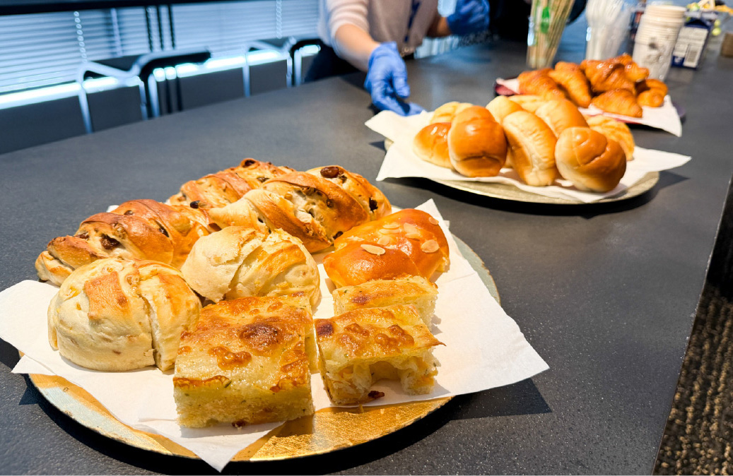 写真06: 朝食会を実施