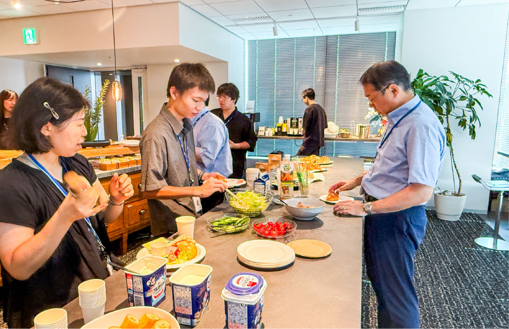 写真07: 朝食会を実施