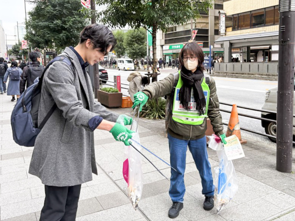 写真02: 「芝地区クリーンキャンペーン～路上喫煙ゼロのまち！～」に3年連続参加、その功績が認められ、感謝状を授与。