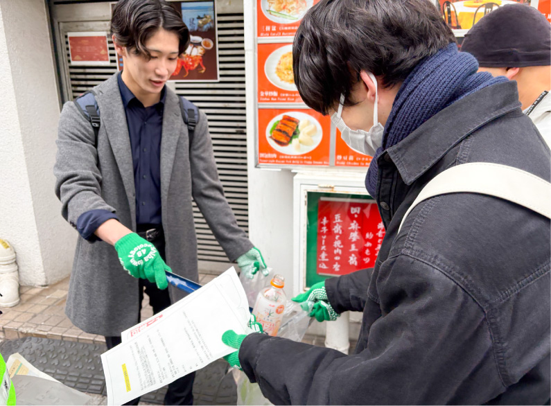 写真05: 「芝地区クリーンキャンペーン～路上喫煙ゼロのまち！～」に3年連続参加、その功績が認められ、感謝状を授与。