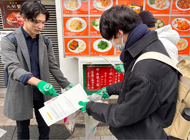 写真06: 「芝地区クリーンキャンペーン～路上喫煙ゼロのまち！～」に3年連続参加、その功績が認められ、感謝状を授与。