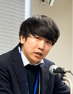 写真04: Outsourcing 事業部コミュニケーションMTGを実施。