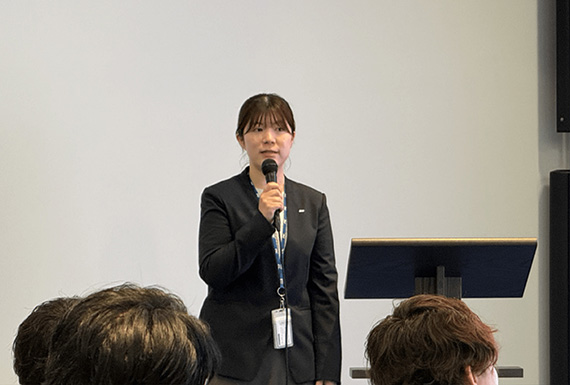 写真02_04: パートナー会を実施。