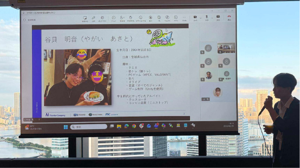 新卒メンバーが自己紹介を行う様子