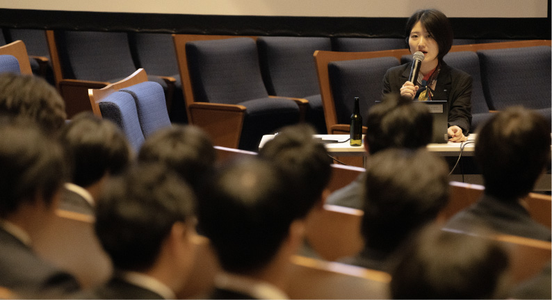 写真08: 【伝統×未来】27卒内定式を二十五世観世左近記念観世能楽堂にて開催。